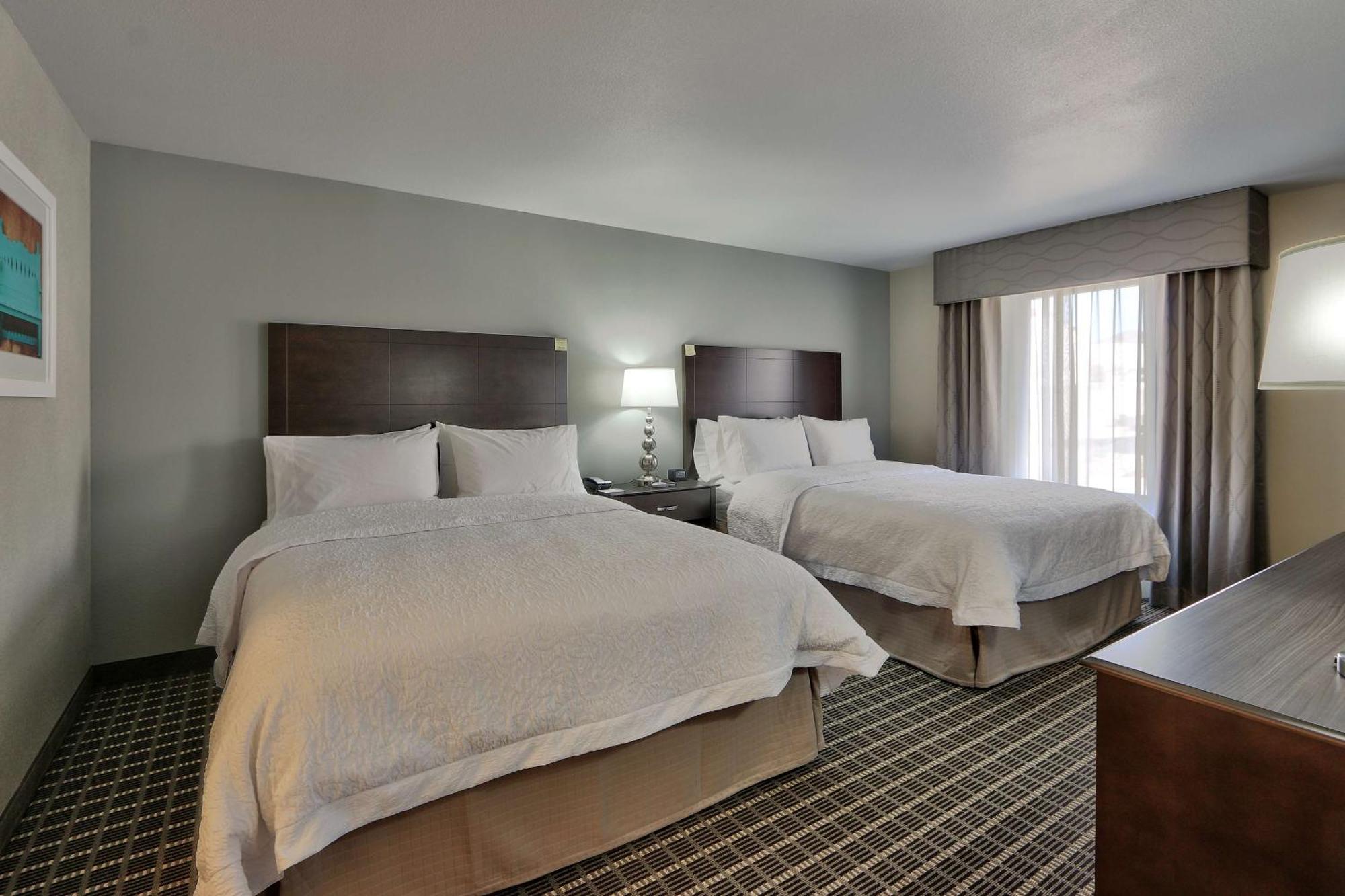 Hampton Inn & Suites Albuquerque Airport Exterior photo